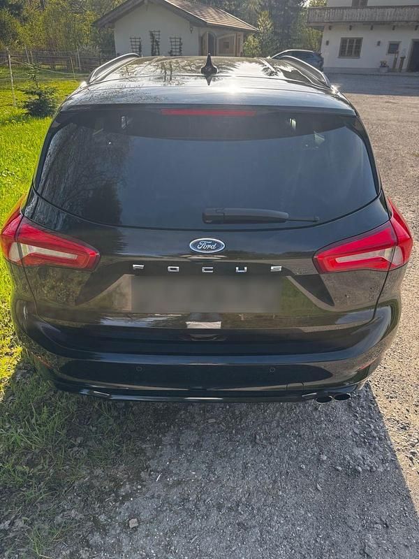 Gebraucht Ford Focus ST-Line 125 PS (91 kW) 2022 Schwarz Kombi