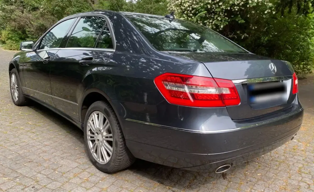 Gebraucht Mercedes E350 Elegance 306 PS (225 kW) 2012 Grau Limousine