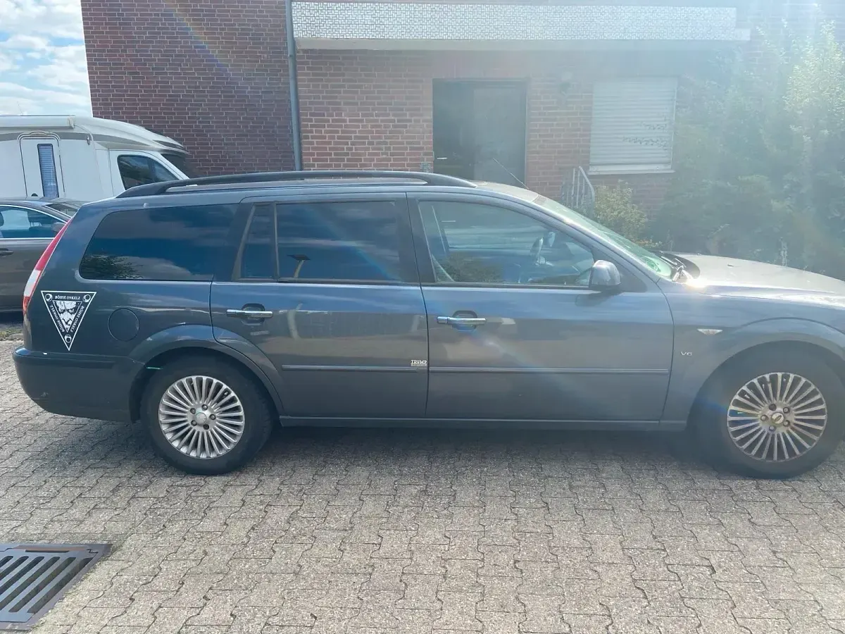 Gebraucht Ford Mondeo 170 PS (125 kW) 2003 Blau Kombi