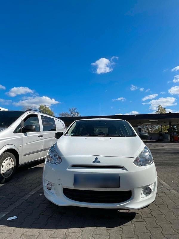 Gebraucht Mitsubishi Space Star 80 PS (58 kW) 2013 Weiß Van / Kleinbus