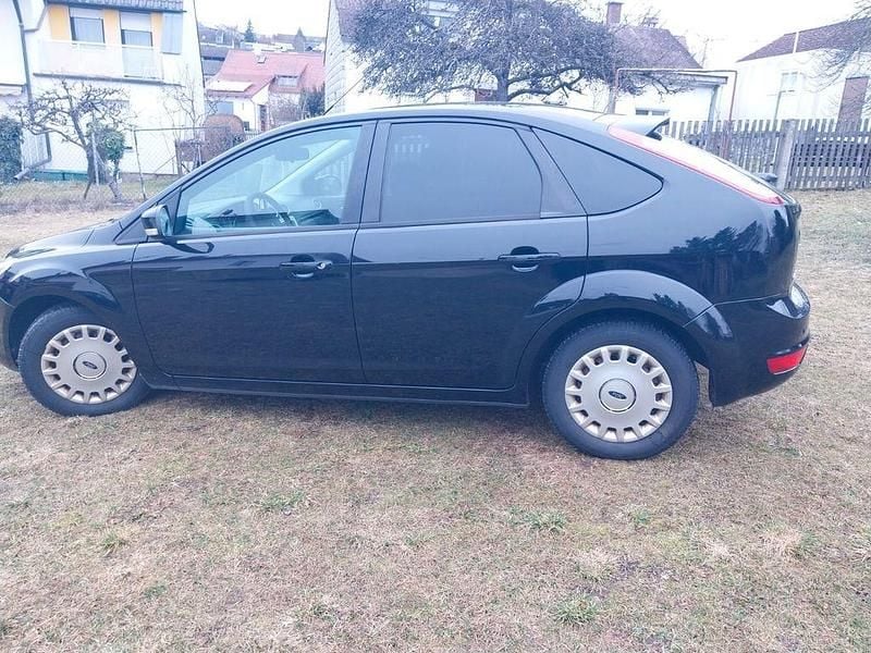 Gebraucht Ford Focus 125 PS (91 kW) 2010 Schwarz Limousine
