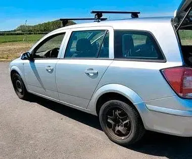 Gebraucht Opel Astra Edition 110 PS (80 kW) 2009 Silber Kombi