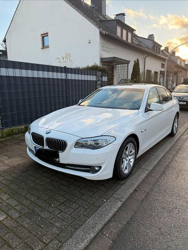 Gebraucht BMW 525 215 PS (158 kW) 2010 Weiß Limousine