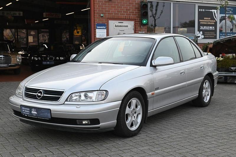 Second-hand Opel Omega Edition 144 CP (105 kW) 2000 Argintiu Berlinǎ