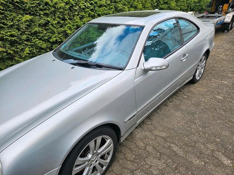 Silber Gebraucht 2000 Mercedes CLK320 Coupé | 3.650 € (Fairer Preis) - Bild 1/4