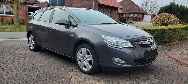 Gebraucht Opel Astra Selection 116 PS (85 kW) 2011 Grau Kombi