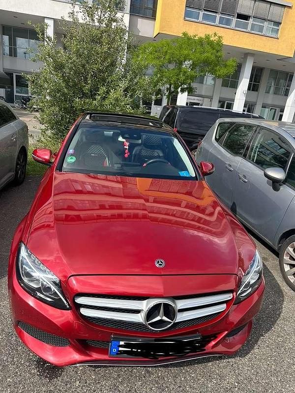 Gebraucht Mercedes 200 163 PS (119 kW) 2017 Rot Limousine