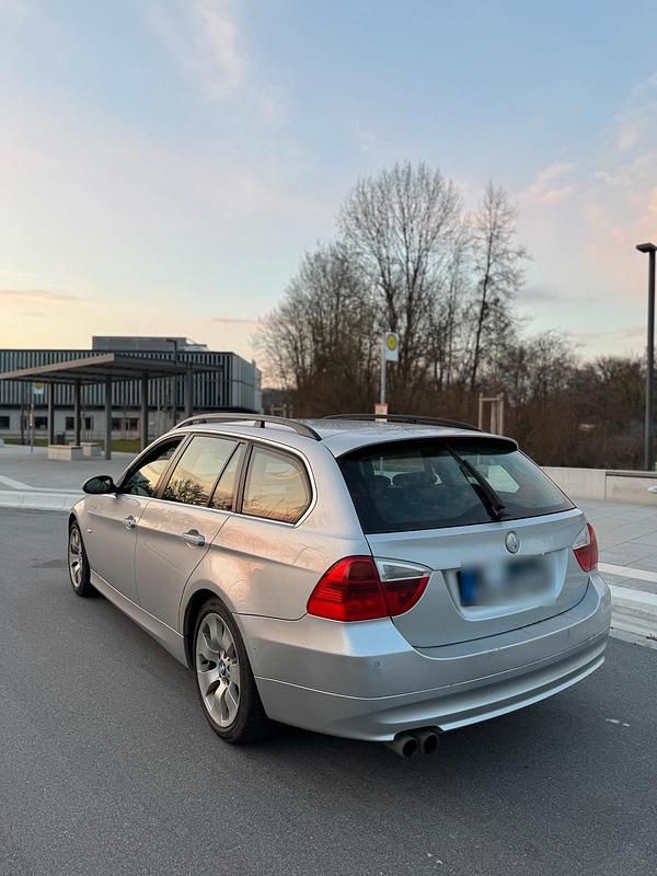 Gebraucht BMW 330 231 PS (169 kW) 2006 Grau Kombi