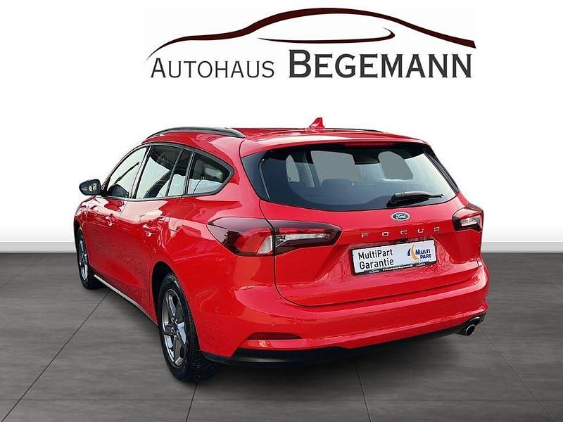 Gebraucht Ford Focus 120 PS (88 kW) 2022 Rot Limousine