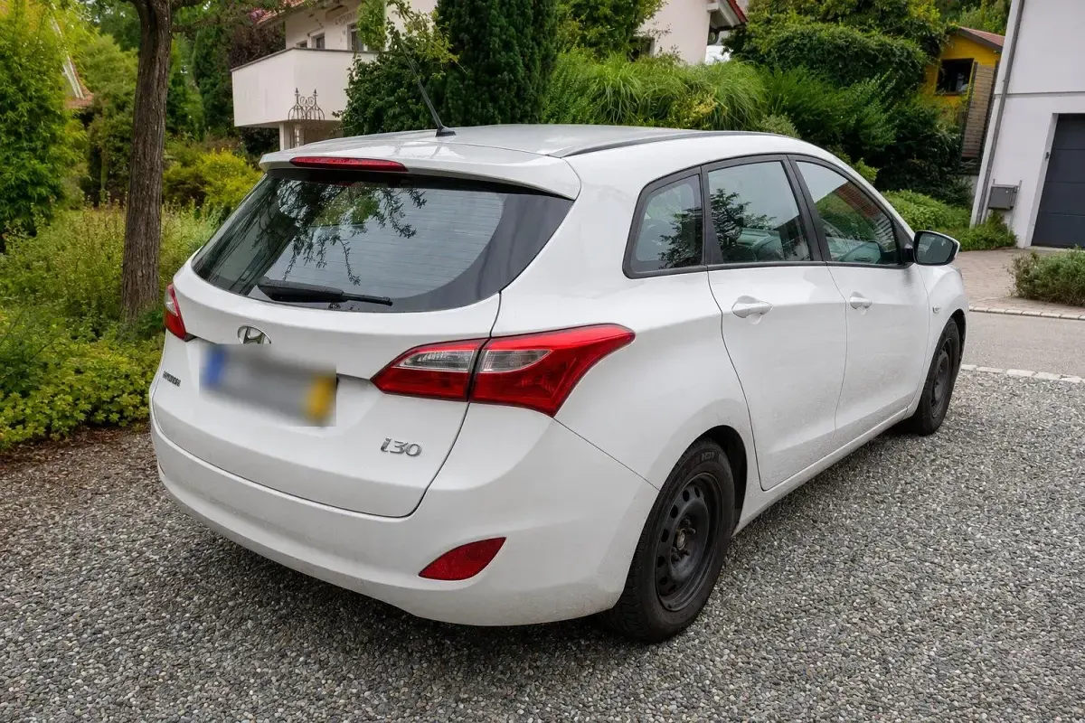Gebraucht Hyundai i30 110 PS (80 kW) 2017 Weiß Kombi