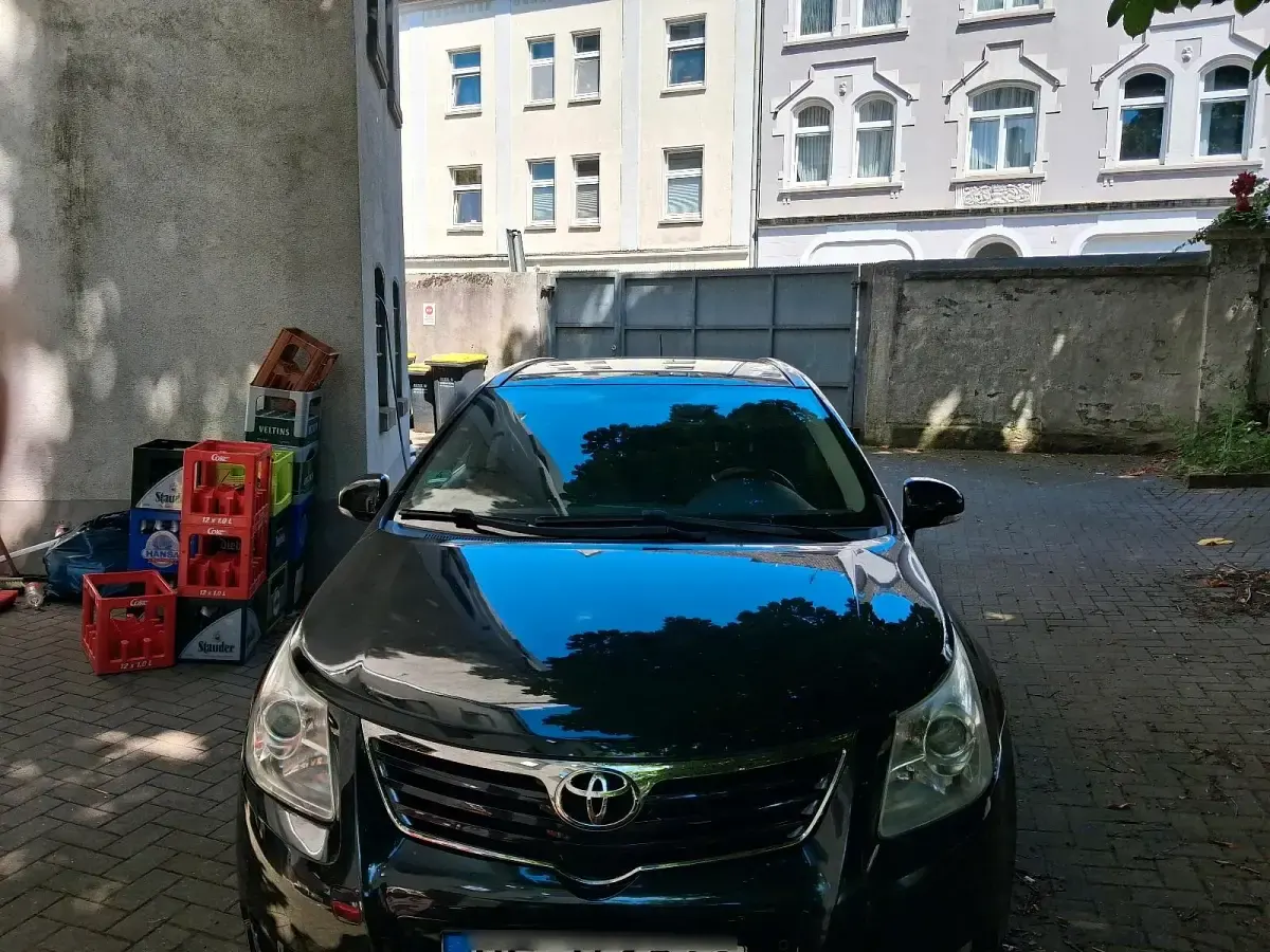 Gebraucht Toyota Avensis 150 PS (110 kW) 2011 Schwarz Kombi