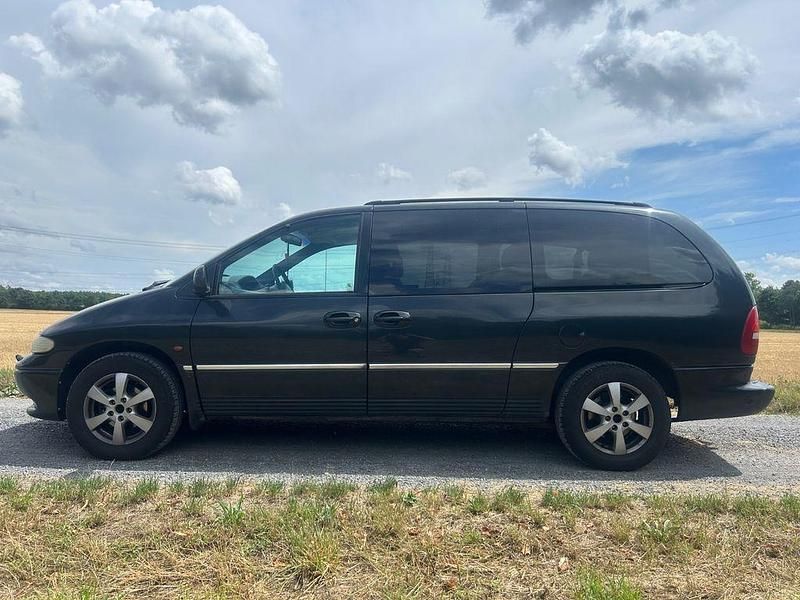 Schwarz Gebraucht 1999 Chrysler Grand Voyager Van / Kleinbus | 3.000 € - Bild 1/4
