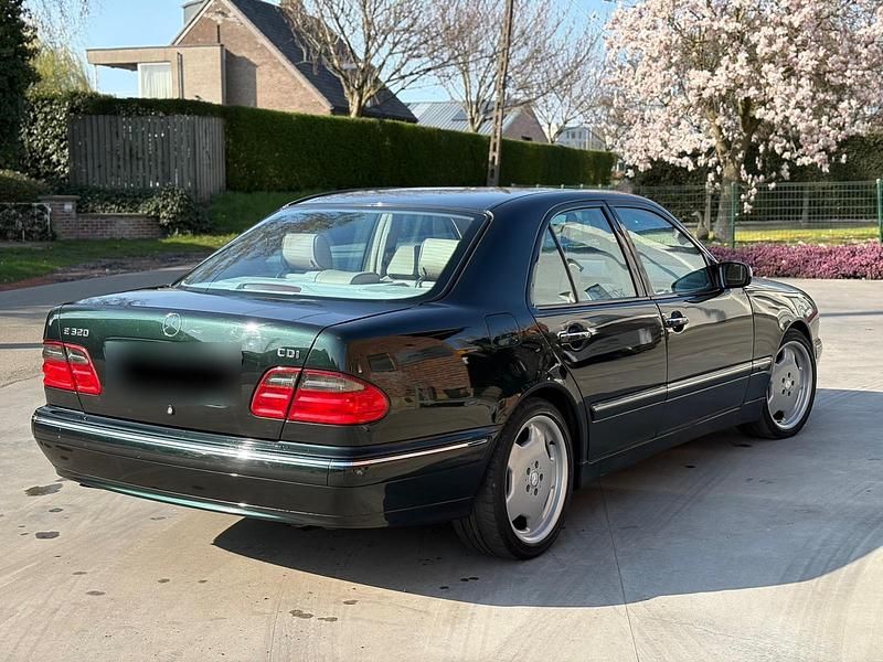 Gebraucht Mercedes E320 Avantgarde 197 PS (144 kW) 2000 Grün Limousine