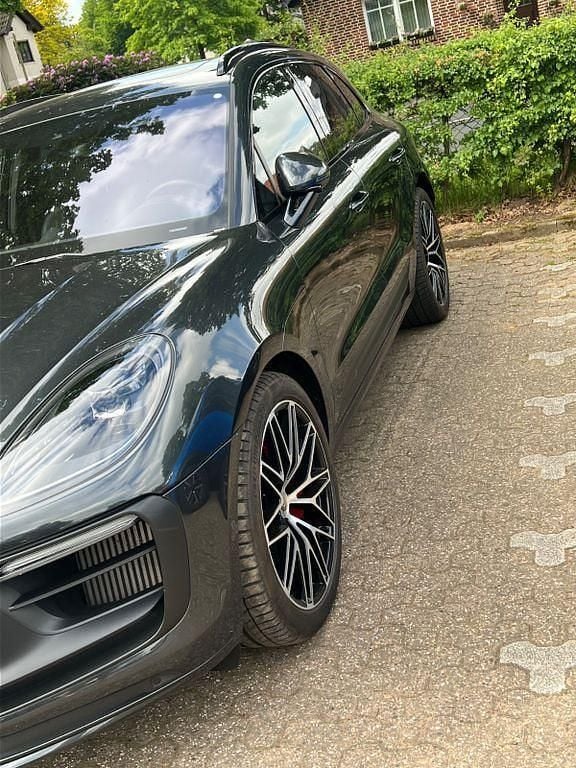 Schwarz Gebraucht 2023 Porsche Macan GTS SUV | 87.100 € (Superpreis) - Bild 1/4