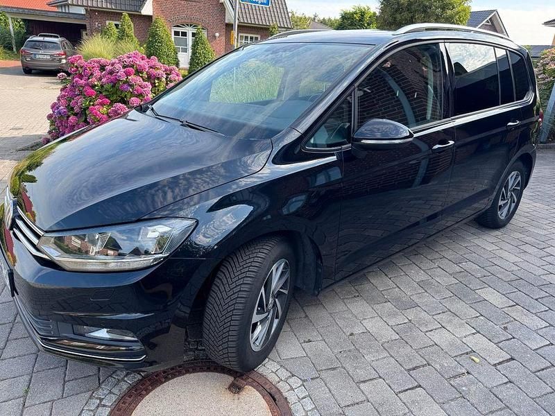 Schwarz Gebraucht 2017 VW Touran Sound Van / Kleinbus | 16.650 € (Superpreis) - Bild 1/4