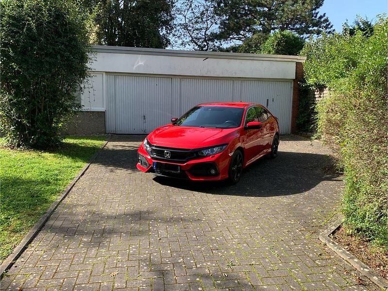 Rot Gebraucht 2018 Honda Civic Elegance Limousine | 14.490 € (Fairer Preis) - Bild 1/4
