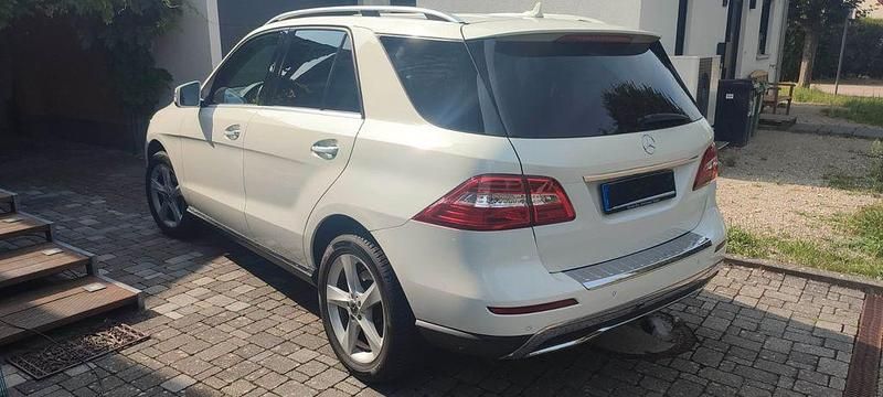 Weiß Gebraucht 2012 Mercedes ML250 SUV | 19.800 € (Fairer Preis) - Bild 1/4