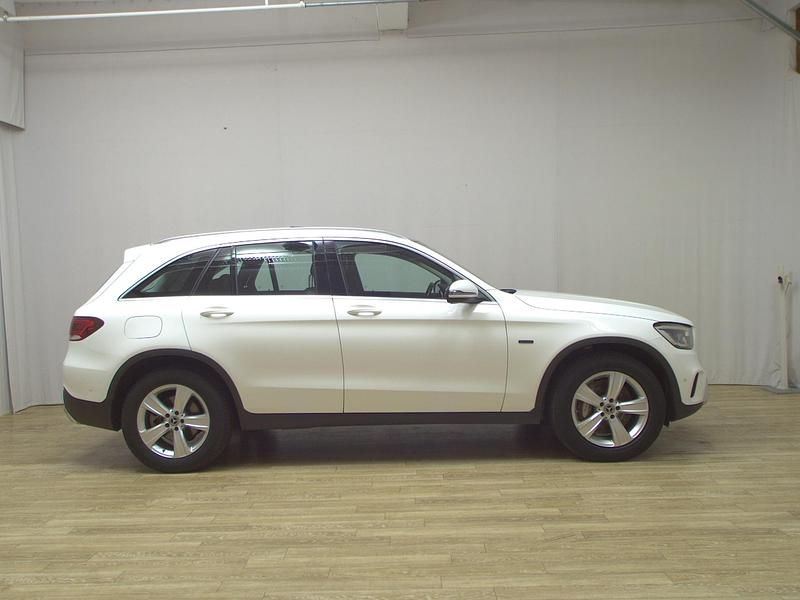 Weiss Gebraucht 2020 Mercedes GLC300e Exclusive SUV | 27.480 € (Fairer Preis) - Bild 1/4