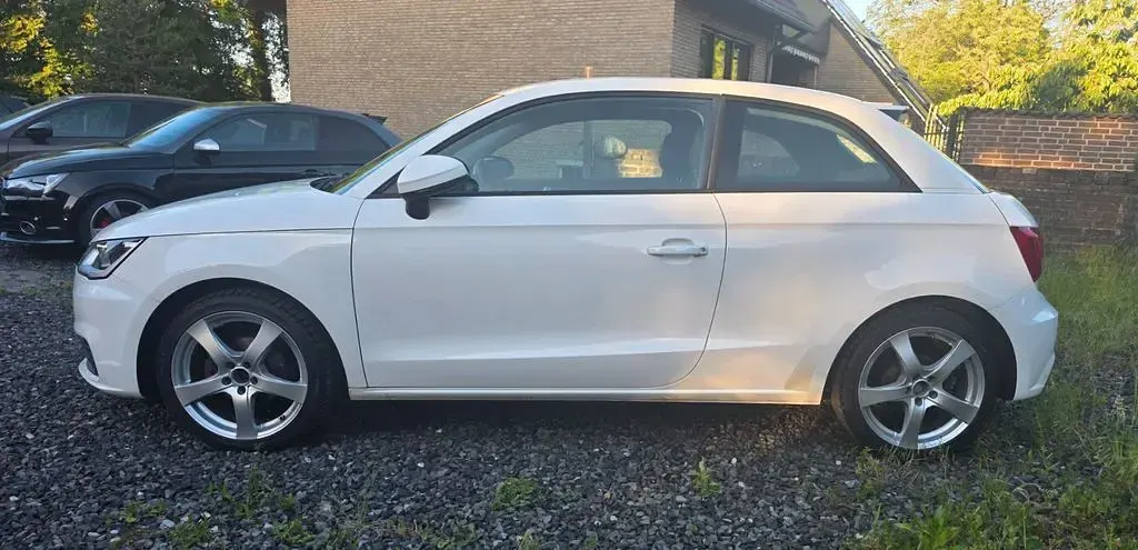 Używany Audi A1 Basis 95 KM (69 kW) 2018 Biały Hatchback