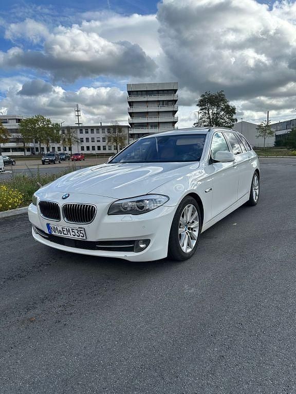 Weiß Gebraucht 2011 BMW 535 Kombi | 9.200 € (Guter Preis) - Bild 1/4