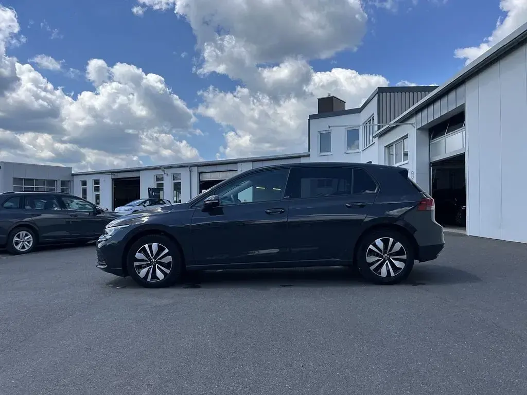 Gebraucht VW Golf VIII Move 150 PS (110 kW) 2024 Grau Limousine