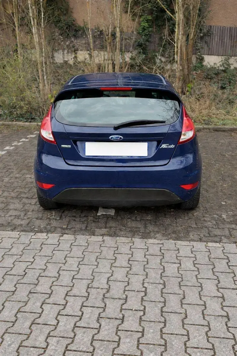 Gebraucht Ford Fiesta Celebration 101 PS (74 kW) 2016 Blau Kleinwagen