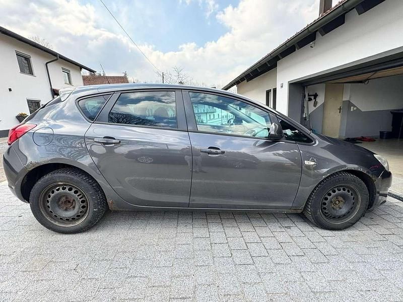 Gebraucht Opel Astra Design Edition 110 PS (80 kW) 2011 Grau Limousine