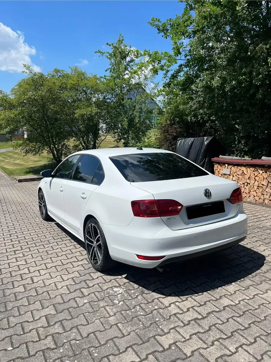 Gebraucht VW Jetta Life 122 PS (89 kW) 2014 Weiß Limousine