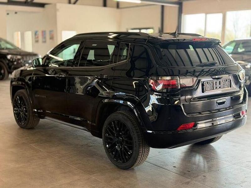 Usado Jeep Compass Altitude 131 HP (96 kW) 2024 Preto SUV