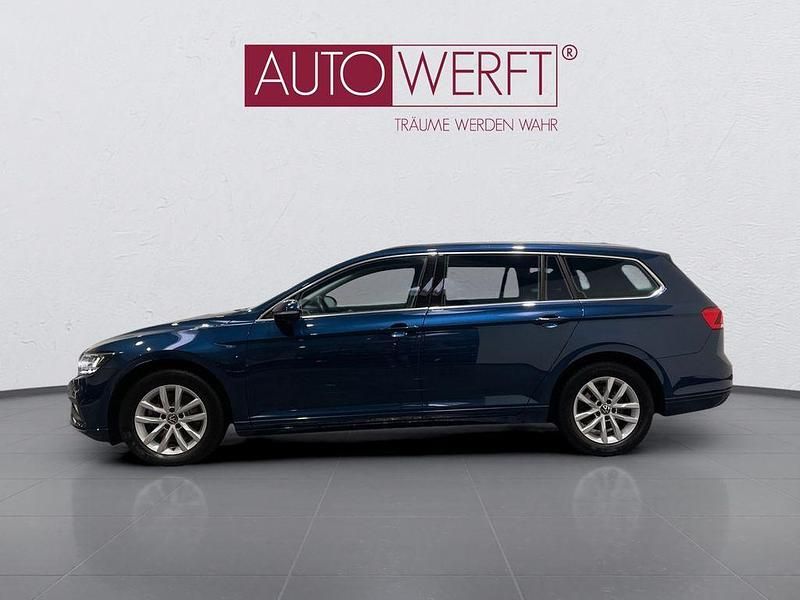 Gebraucht VW Passat Business 150 PS (110 kW) 2023 Blau Kombi