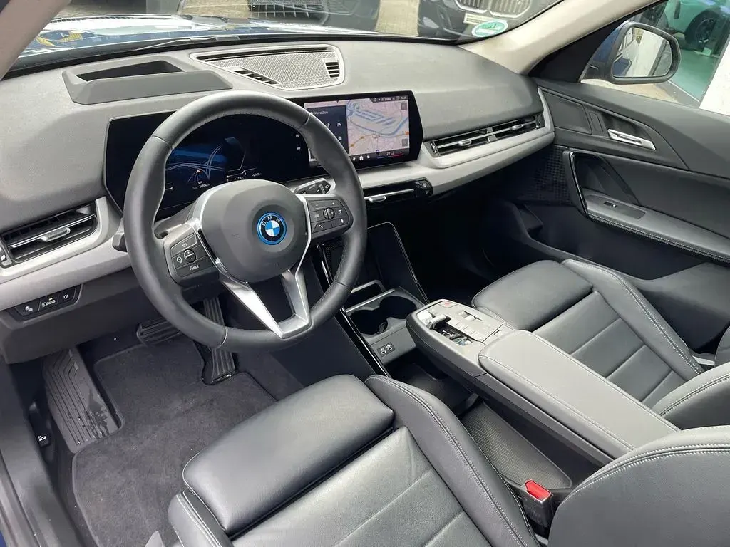 Gebraucht BMW iX1 Performance 230 kW (313 PS) 2025 Phytonicblau SUV