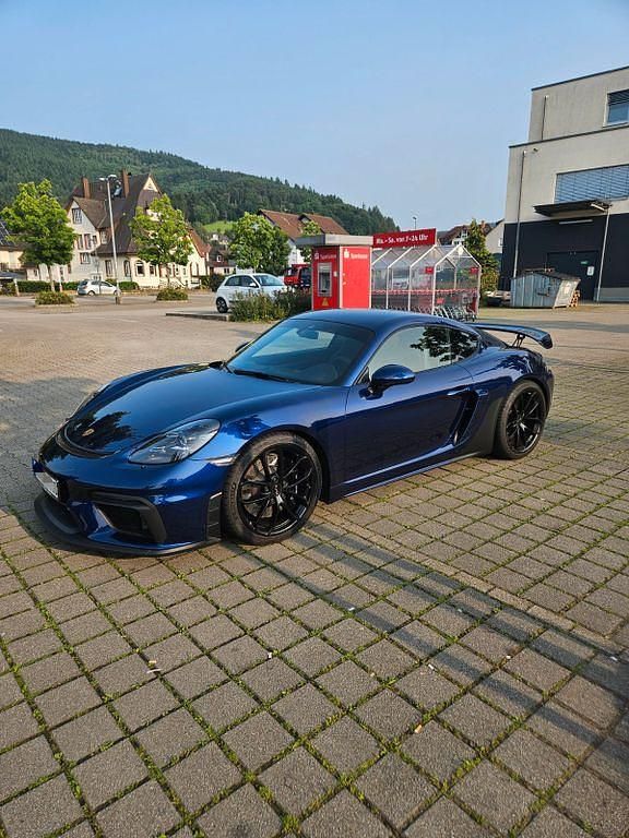 Blau Gebraucht 2023 Porsche 718 Cayman GT4 Coupé | 115.000 € (Etwas zu teuer) - Bild 1/3