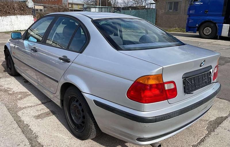 Gebraucht BMW 318 118 PS (86 kW) 1999 Silber Limousine