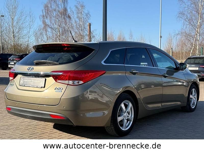 Gebraucht Hyundai i40 Style 177 PS (130 kW) 2012 Beige Kombi