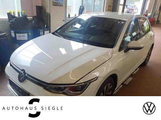 Oryxweiß perlmutteffekt (metallic) Gebraucht 2022 VW Golf VIII Active Limousine | 20.880 € (Guter Preis) - Bild 1/4