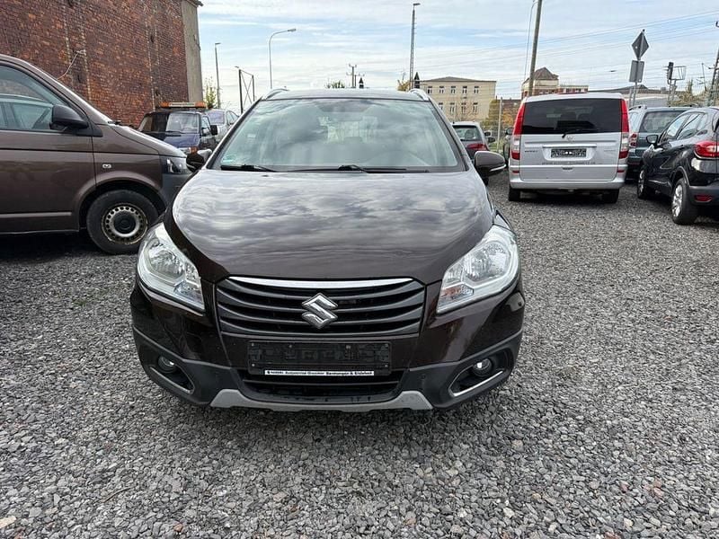 Gebraucht 2015 Suzuki SX4 S-Cross Club SUV | 5.499 € - Bild 1/4