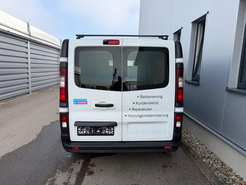 Gebraucht Renault Trafic 120 PS (88 kW) 2017 Weiß Van / Kleinbus