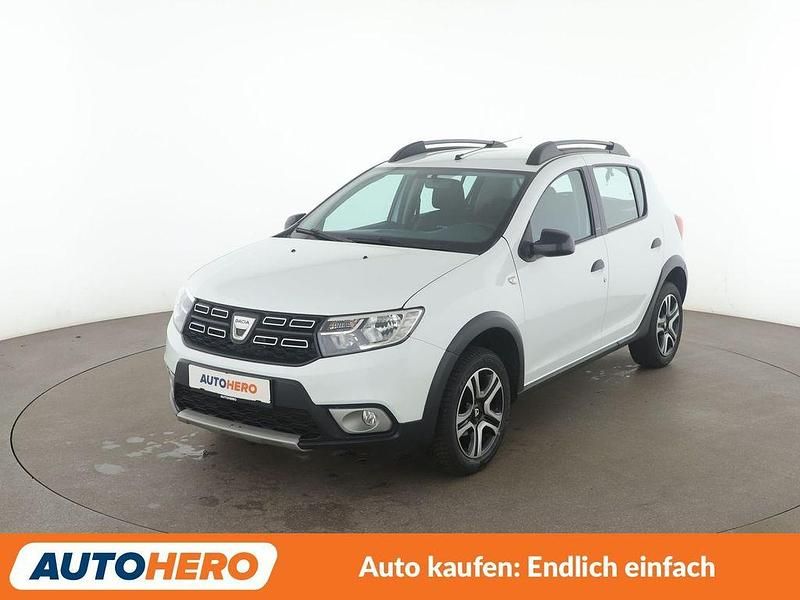 Weiß Gebraucht 2018 Dacia Sandero Celebration Limousine | 9.500 € (Fairer Preis) - Bild 1/3
