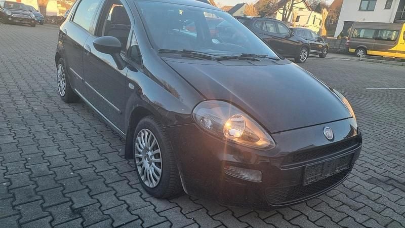 Gebraucht Fiat Grande Punto 74 PS (54 kW) 2012 Schwarz Kleinwagen