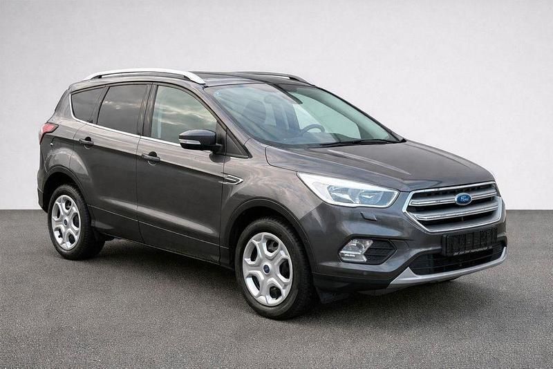 Gebraucht Ford Kuga Trend 125 PS (91 kW) 2019 Grau SUV