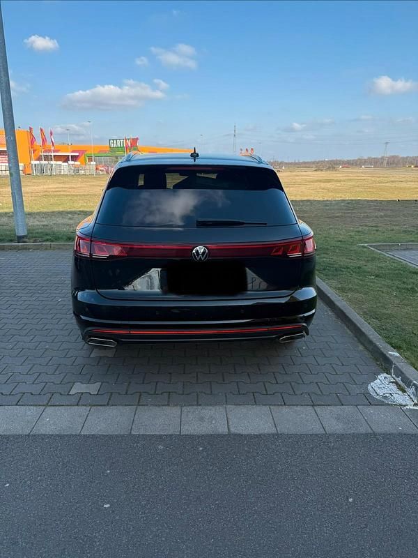 Gebraucht VW Touareg Elegance 231 PS (169 kW) 2024 Schwarz SUV