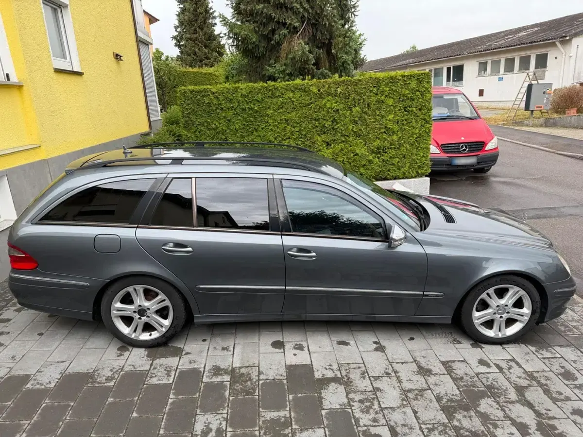 Gebraucht Mercedes E220 Avantgarde 170 PS (125 kW) 2008 Grau Limousine