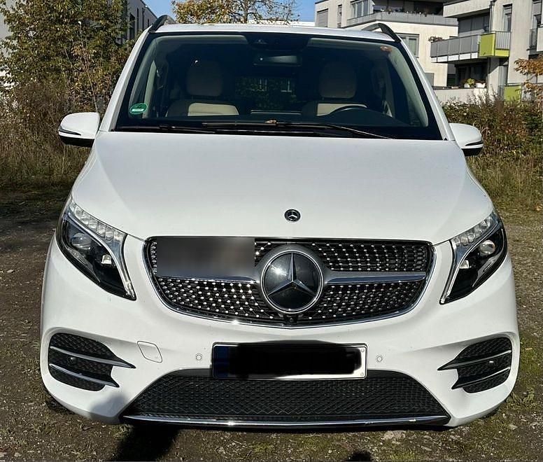 Weiß Gebraucht 2022 Mercedes V300 Van / Kleinbus | 57.000 € (Fairer Preis) - Bild 1/4