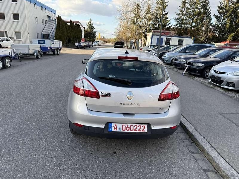 Gebraucht Renault Mégane III Dynamique 131 PS (96 kW) 2009 Platingrau Kleinwagen