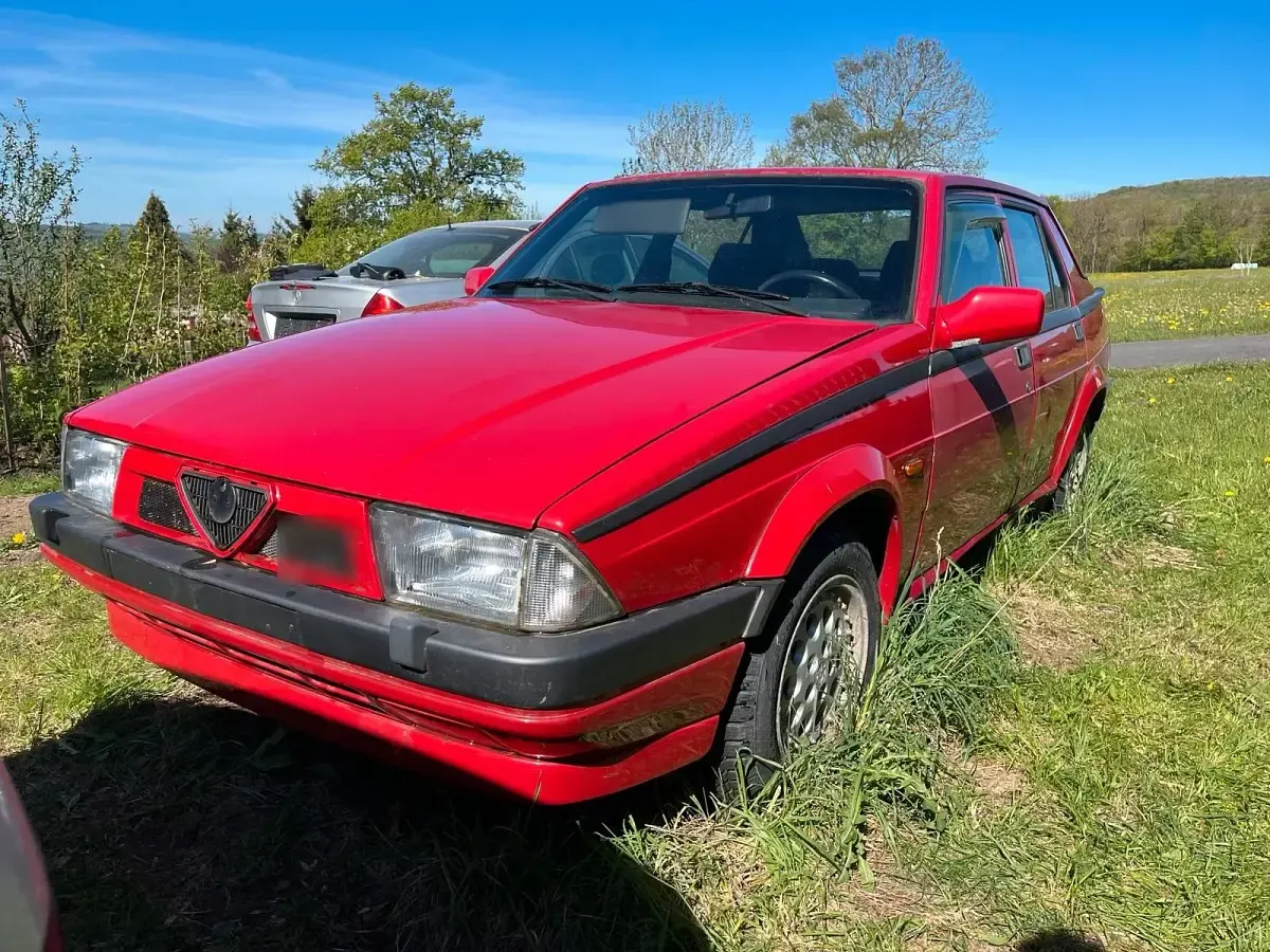 Używany Alfa Romeo 75 148 KM (108 kW) 1990 Czerwony Sedan/Limuzyna