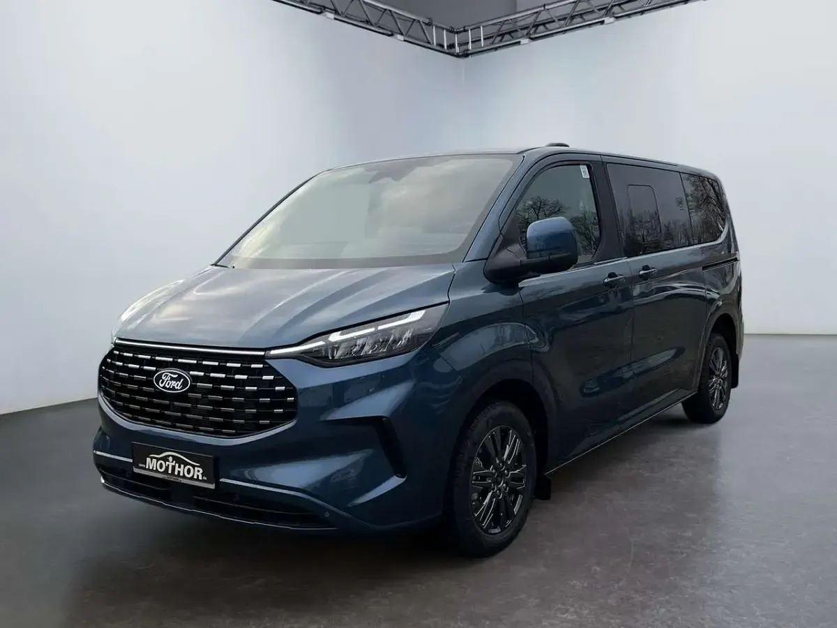 Neu Ford Tourneo Titanium 170 PS (125 kW) 2025 Chromablau metallic Van / Kleinbus
