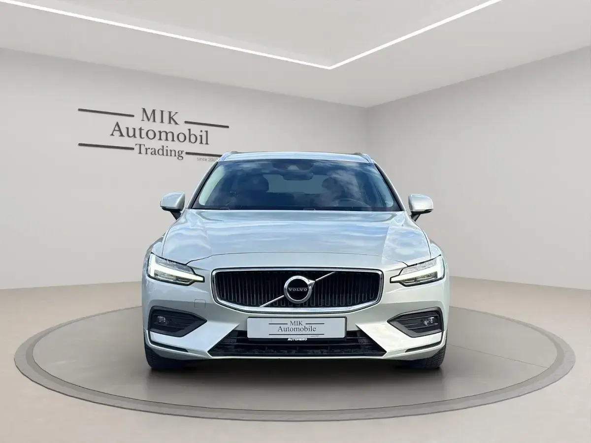 Gebraucht Volvo V60 Momentum 150 PS (110 kW) 2019 Grau Kombi