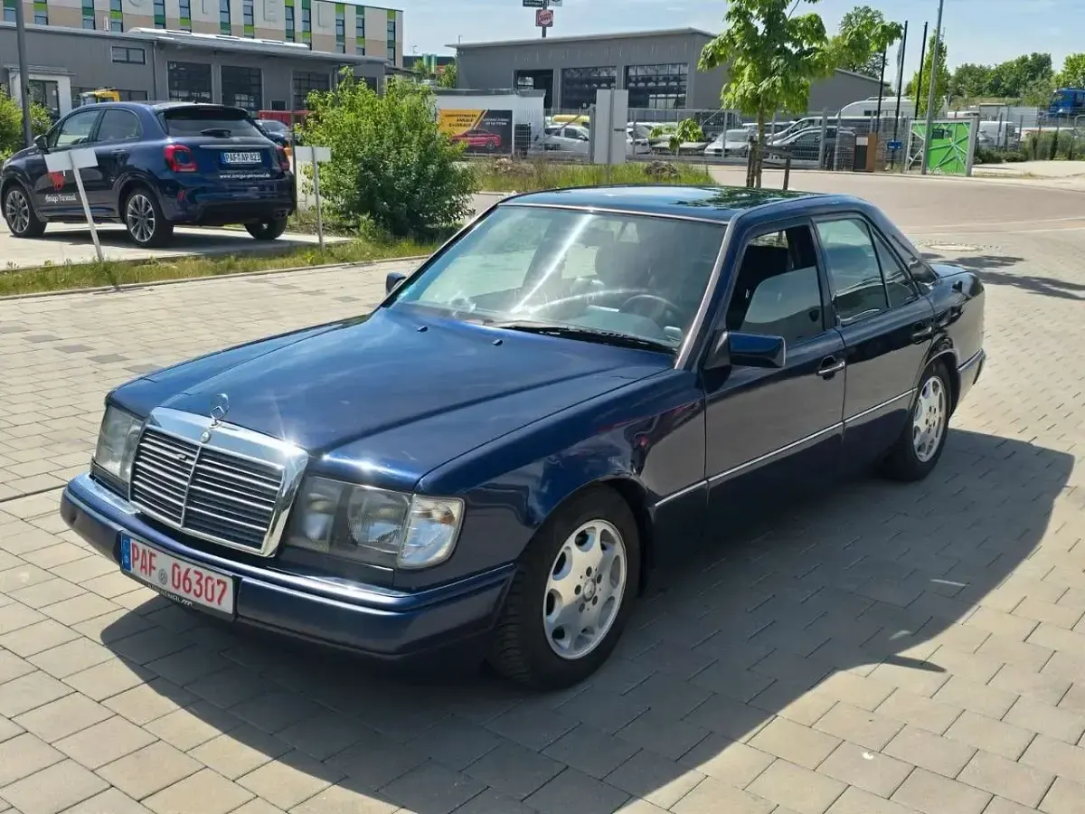 Gebraucht Mercedes E280 1993 Blau Limousine