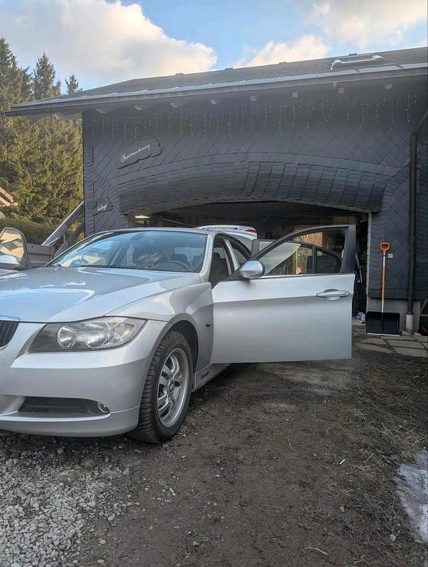 Gebraucht BMW 320 150 PS (110 kW) 2006 Silber Limousine