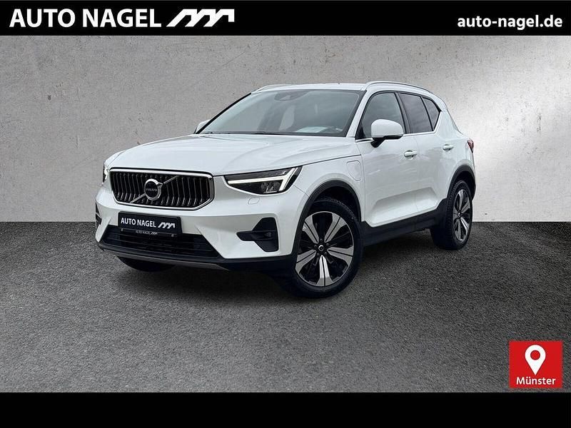 Crystal white / Gebraucht 2022 Volvo XC40 Plus SUV | 35.500 € (Etwas zu teuer) - Bild 1/4
